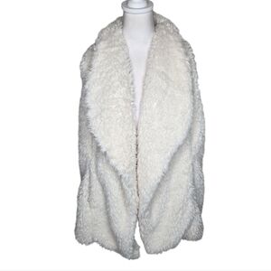 Magnolia Lane Cream Faux Fur Vest Sz M, Side Slit pockets, Satin lining
